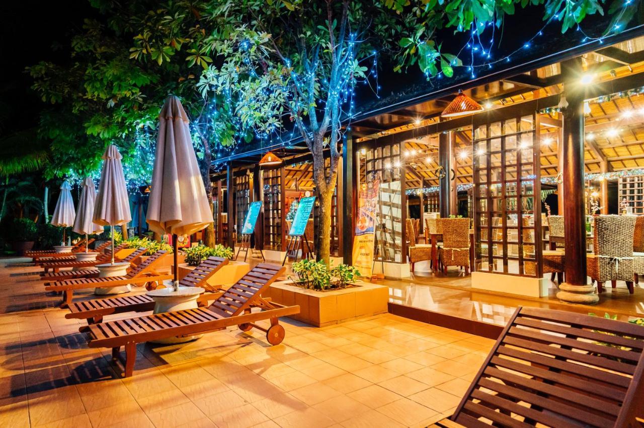 Lotus Muine Resort & Spa Фан Тиет Екстериор снимка